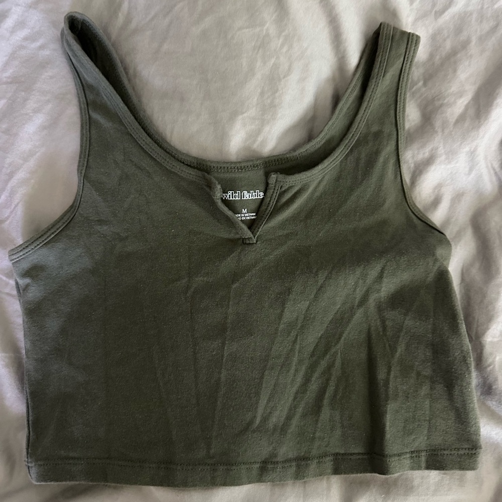 Women’s wild fable army green cropped tank top SIZE MEDIUM